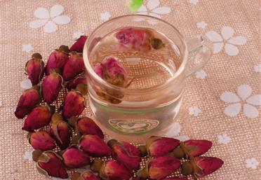 月季花蕾和玫瑰花蕾有什么區(qū)別玫瑰花泡水喝有什么禁忌副作用＿康氏中藥飲片代工定制OEM